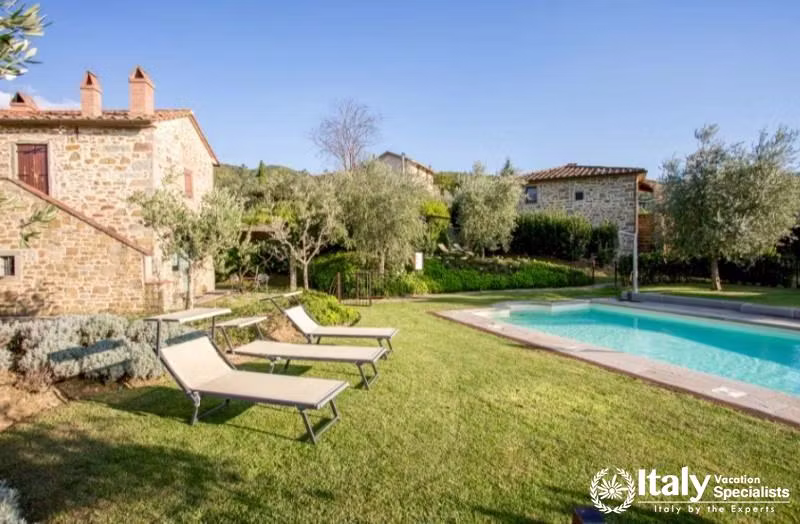 Il Granaio- Relaxing by the Pool