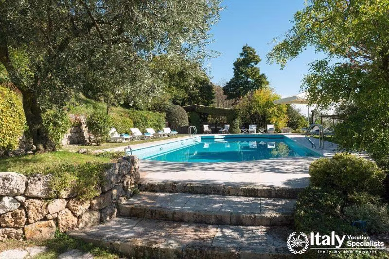 Swimming pool in Bella Vista Villa