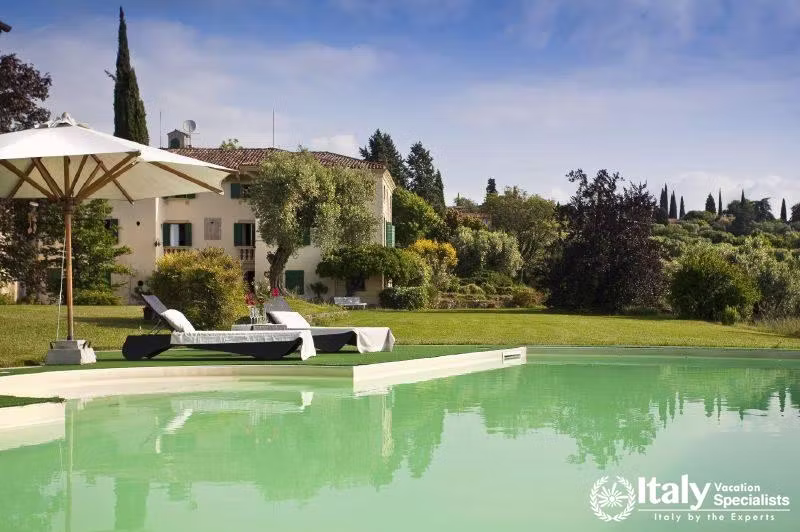 Swimming pool in Villa Bellissima