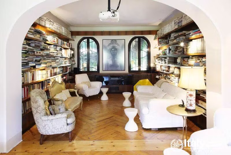 Study room in Villa Prodigioso
