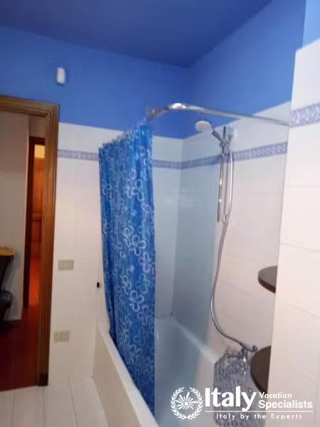 Excellent bathroom with shower in Apartament Quartiere Antico