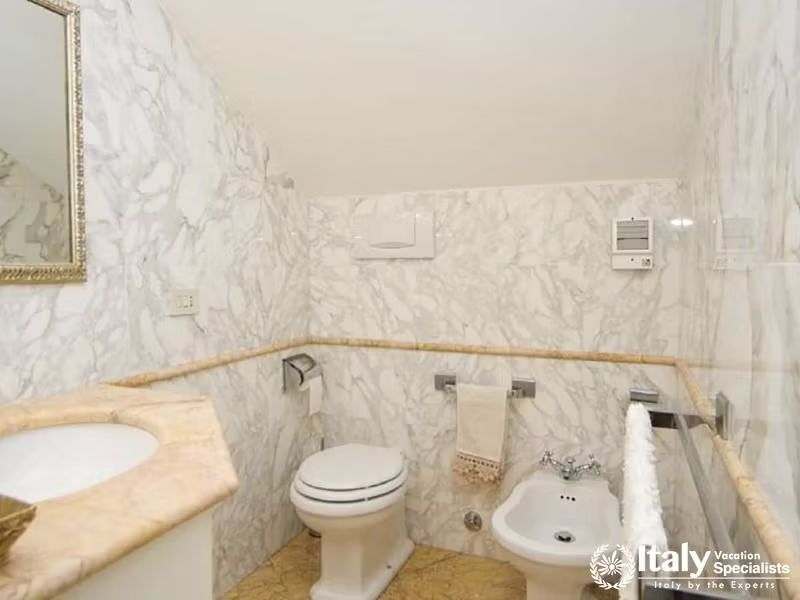 Luxury bathrooms in Villa Willows