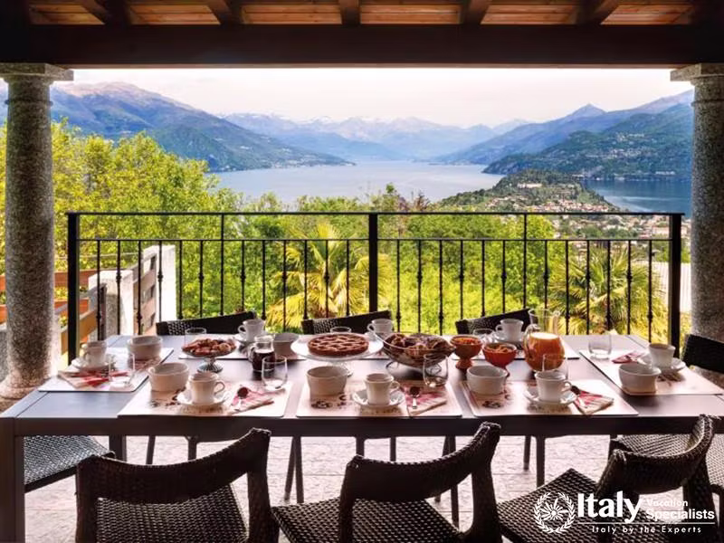 outside dinning in Villa Lumsdens