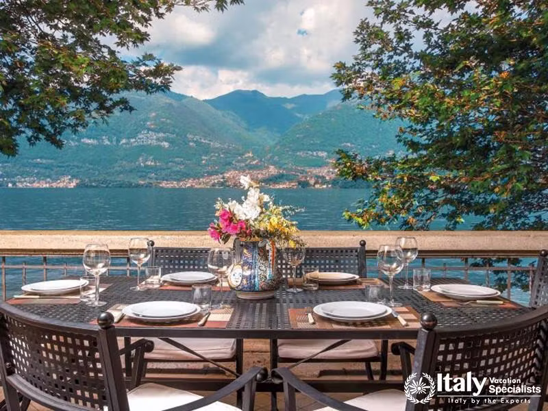 Outside dinning with amazing view in Villa Mayfair