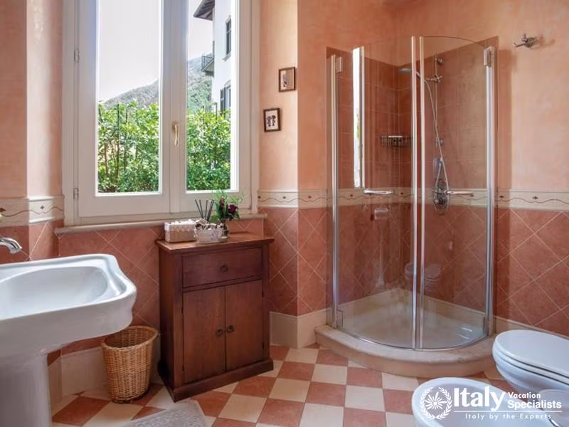 Luxury bathrooms in Villa Mayfair