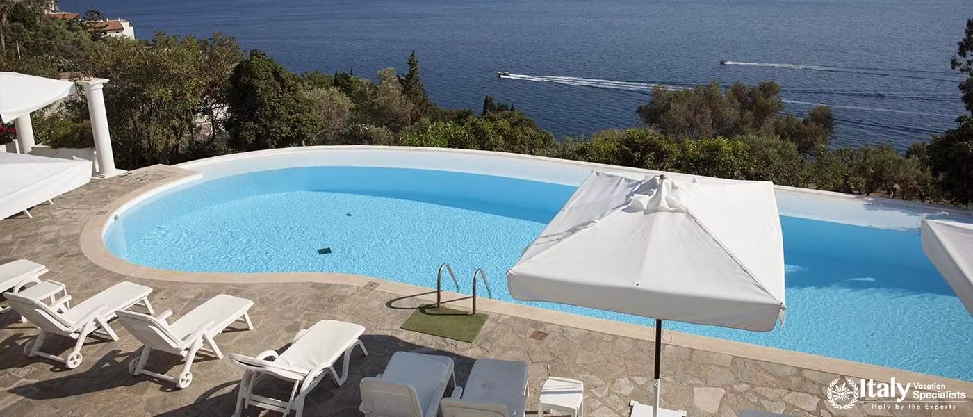 Swimming pool in Villa Bideri