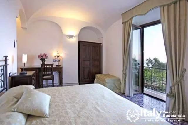 Bathroom with beautiful view in Villa Azalea