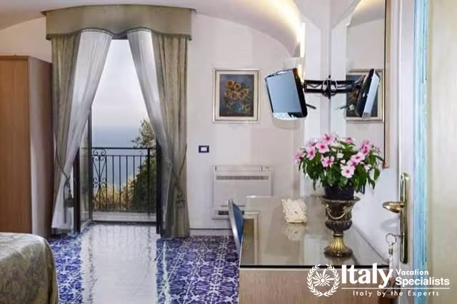 Room with beautiful view in Villa Azalea