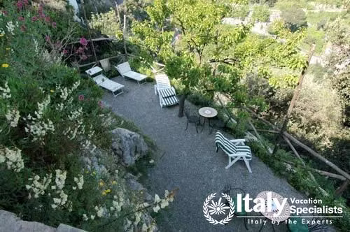 Outdoor garden and sitting area in Villa Azalea