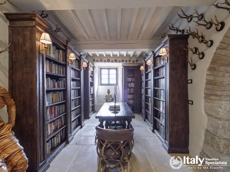 Book library in Villa Tezio