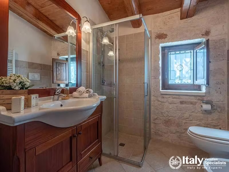 Excellent bathroom with shower in Casa Deva