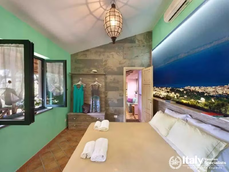 Beautiful double bedroom in Villa Livia