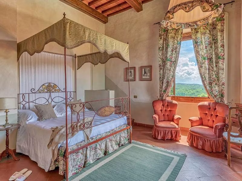 Luxury bedrooms in Villa La Canonica di Cortine 
