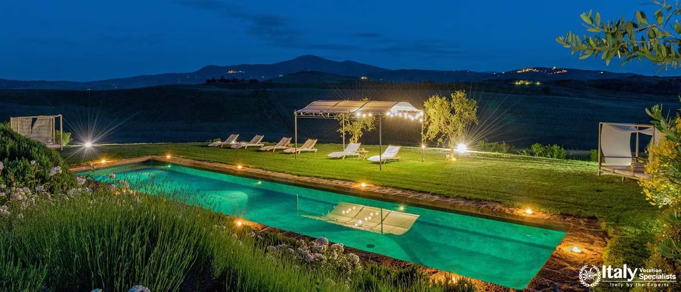 Stunning outdoor swimming pool at Val D'Orcia