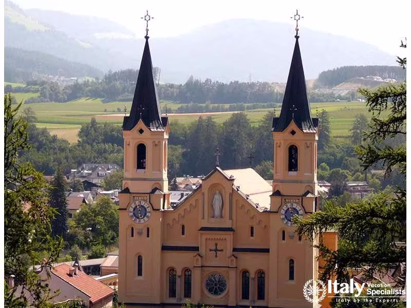 Church of Santa Maria Assunta in Brunico - Travelling around in Brunico, Italy