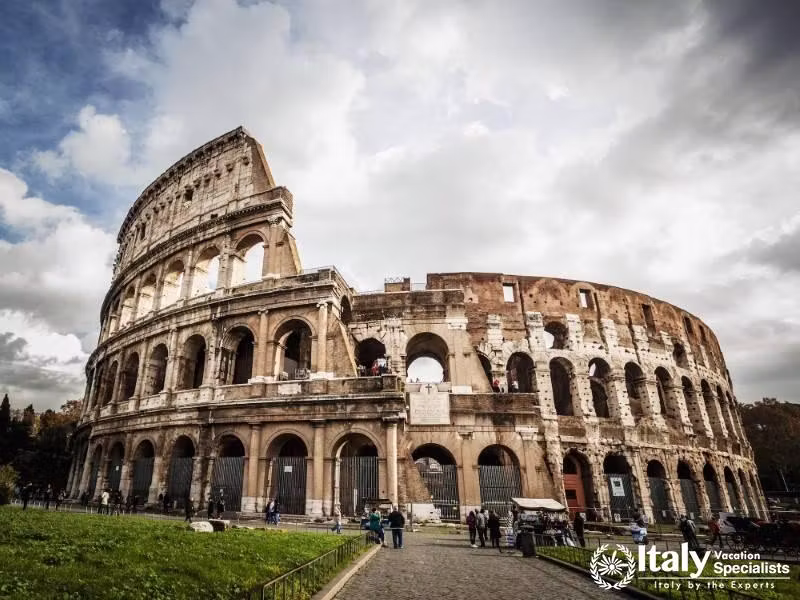 The Colosseum, Romes iconic ancient amphitheater and a symbol of the Roman Empire.