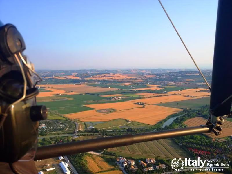 Private Jets - Hang-Gliding and Para-Gliding in Italy 