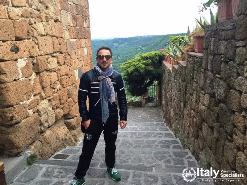 Gio\ Patti - Our Guide in Civita Di Bagnoreggio