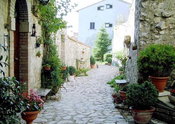 Amelia, Umbria, Alleyway, Summer