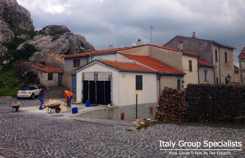 Local Inhabitants at work in Pietrabbondante