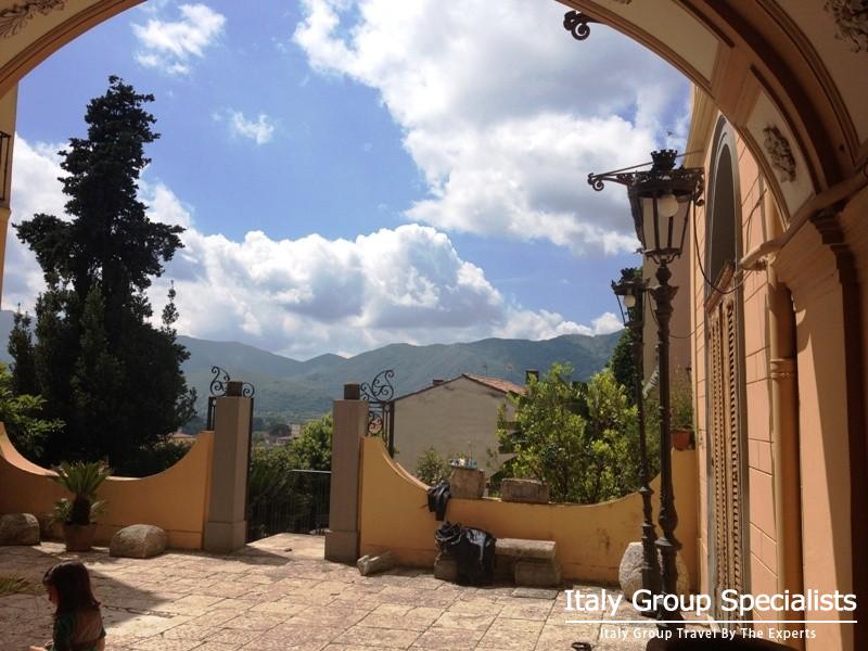 Entrance way to the Dimora del Prete di Belmonte