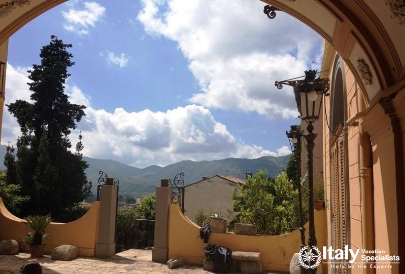 Entrance way to the Dimora del Prete di Belmonte
