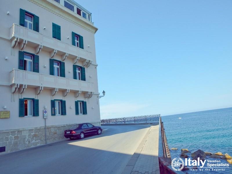 Exterior Livingston Hotel