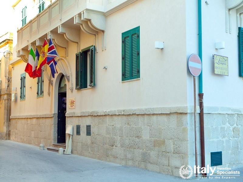 Exterior Livingston Hotel