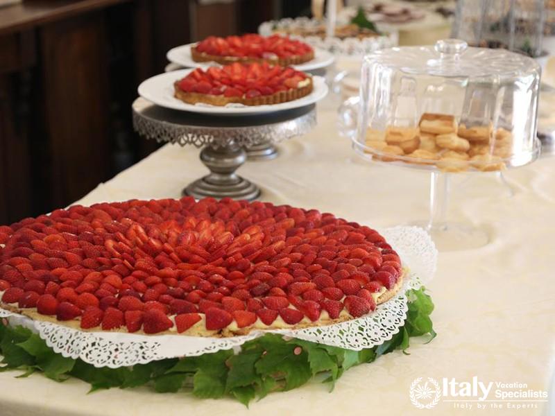 Eyes capturing decorated food in Hotel Tenuta La Parrina 