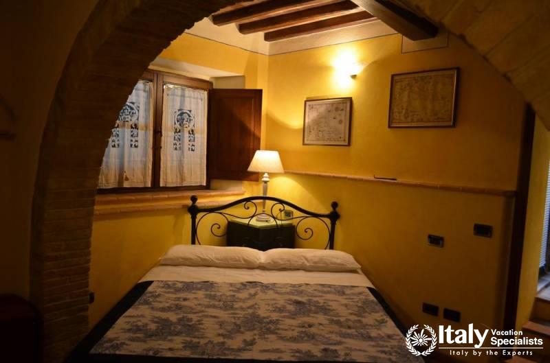 Beautiful bedroom in Casa Degli Orsi