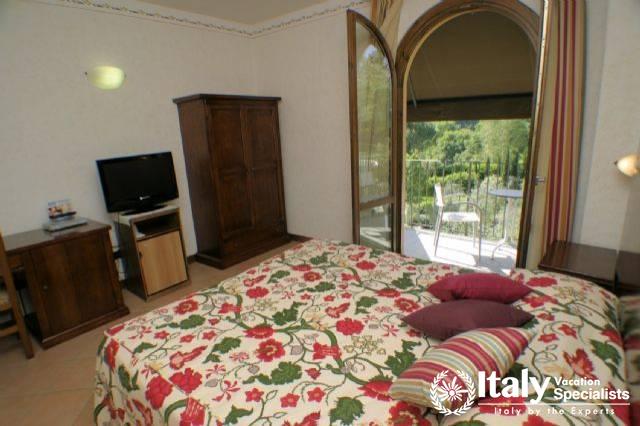 Relaxing bedroom in Hotel Sovestro