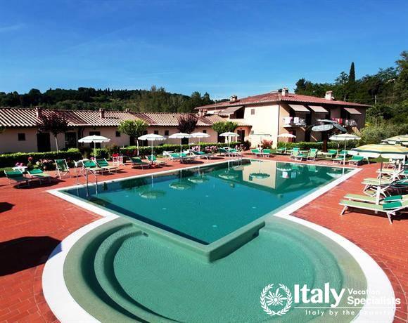 Swimming pool at Hotel Sovestro