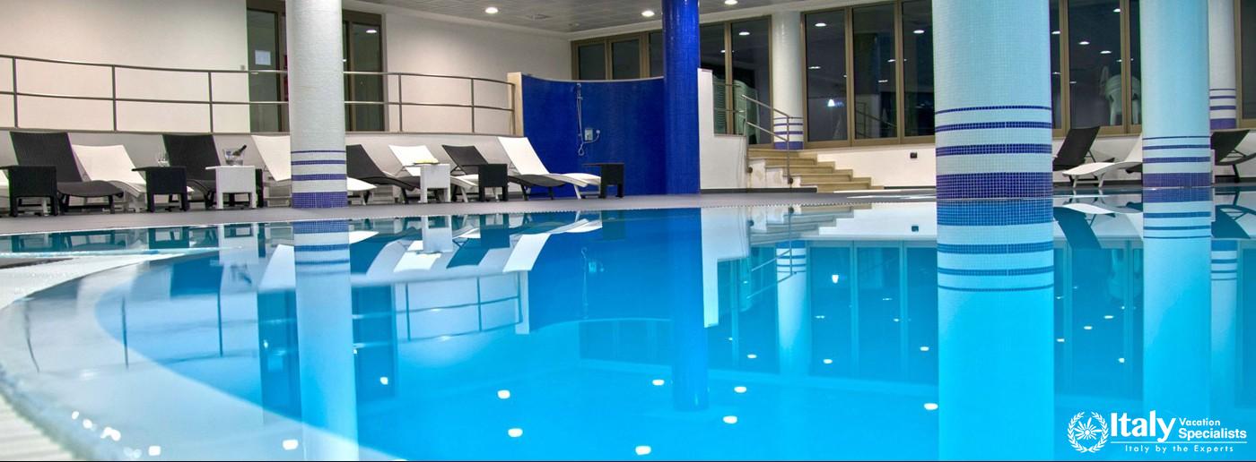 Indoor swimming pool in Park Hotel Elizabeth