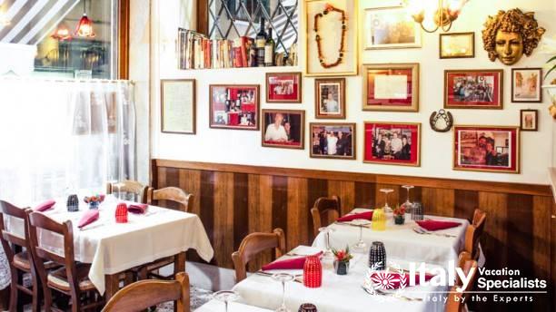 Dinning area in Osteria Oliva Nera