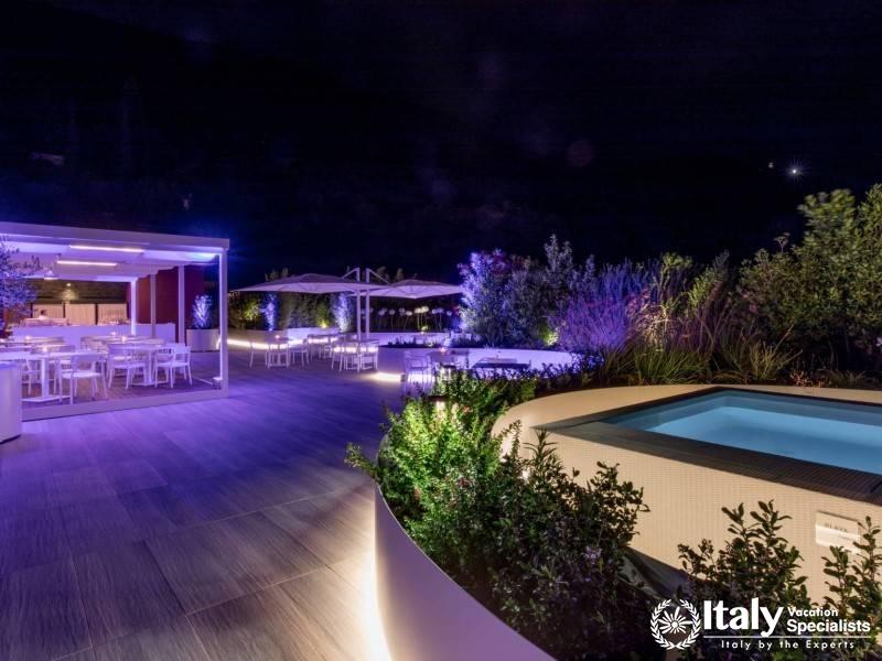 Enchanting outdoor dining setup under the stars, complete with modern furnishings