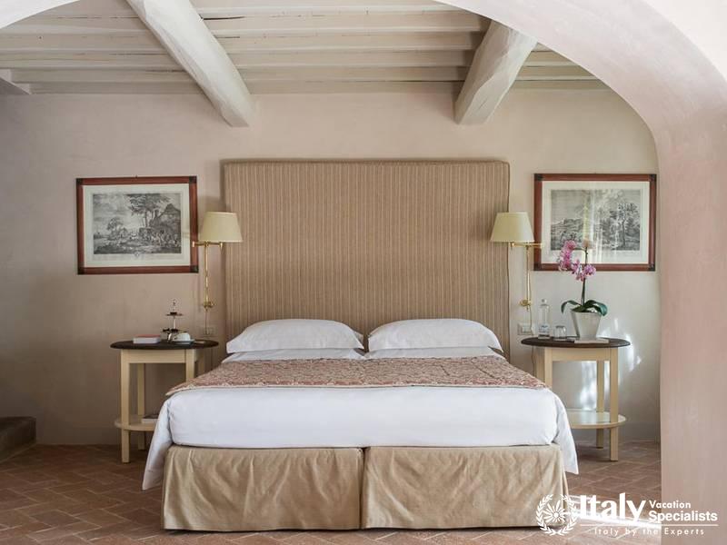 2 twin beds or 1 queen bed in Relais & Chateaux il Borro