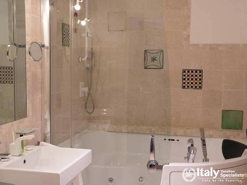 Excellent bathroom in Hotel Covo dei Saraceni