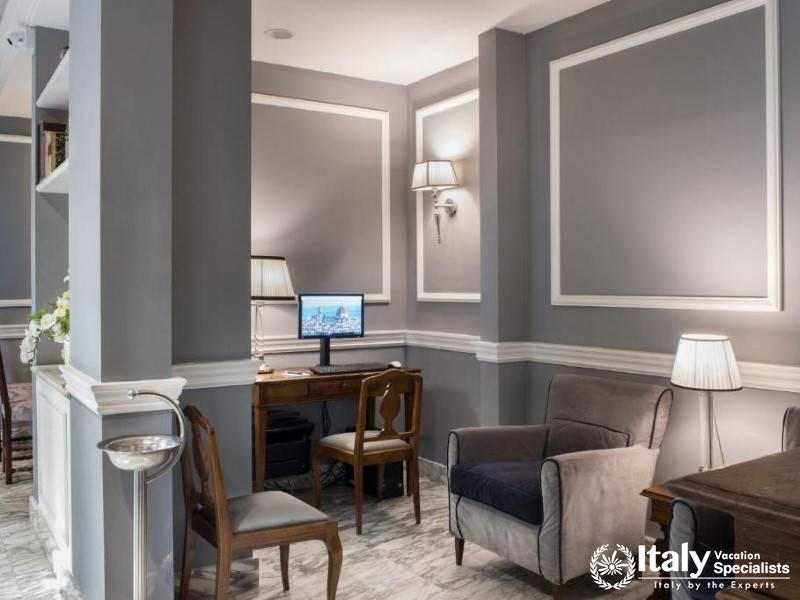 Elegant Lounge Space in Hotel Rapallo Florence, Comfort & Style in Italy