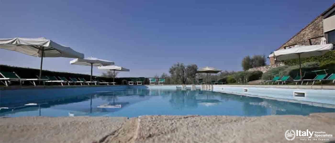 Peaceful environment in swimming at Hotel Rocca delle MacÃ¬e 