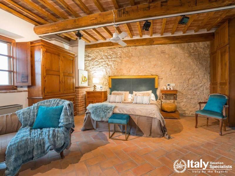 Relais La Chiusas Superior Room: A Blend of Comfort and Style