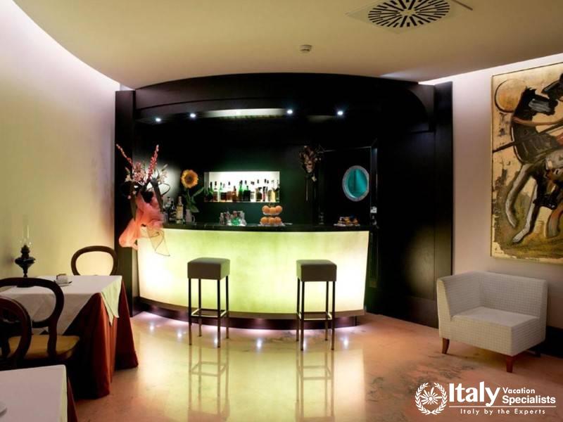 Relax and unwind at our chic and intimate bar, the perfect spot for an evening drink.