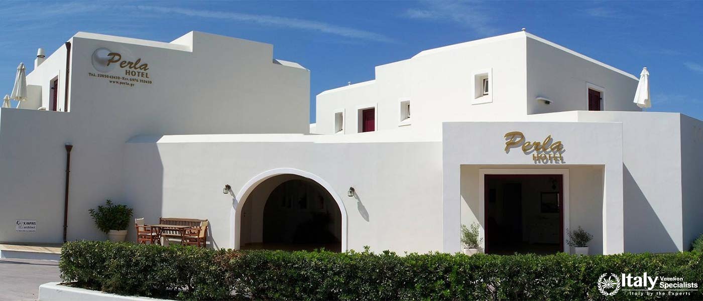 The charming exterior of Perla Hotel in Naxos, Greece The charming exterior of Perla Hotel in Naxos, Greece