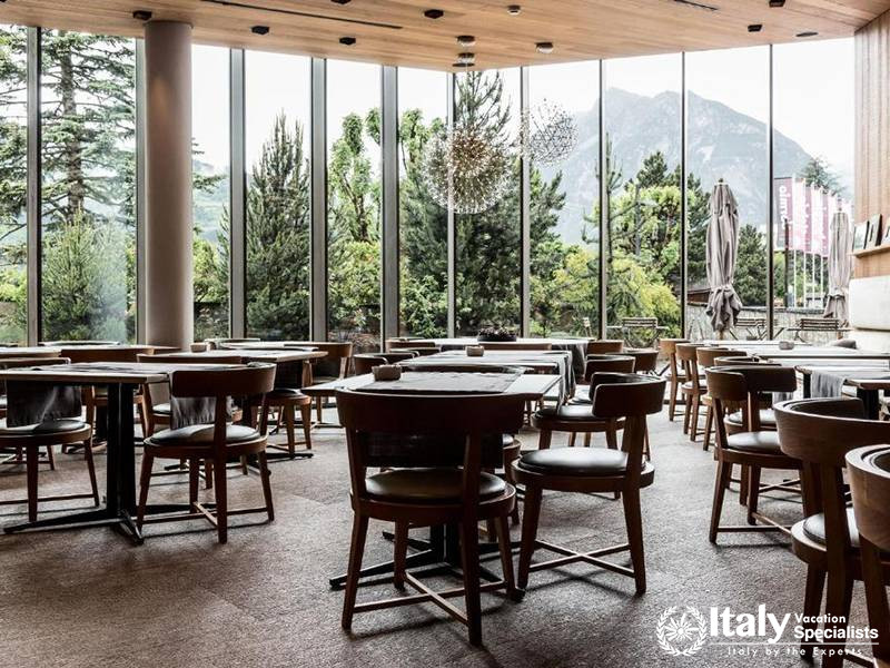 Dining Room with Panoramic Views of Nature in Eden Hotel