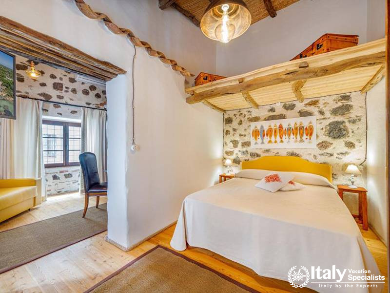 Amazing Bedroom with Great Interior at Albergo Diffuso Mannois