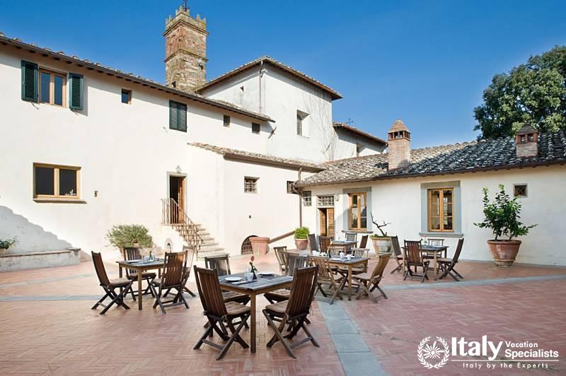 Courtyard - Terrace - Villa Rignana 