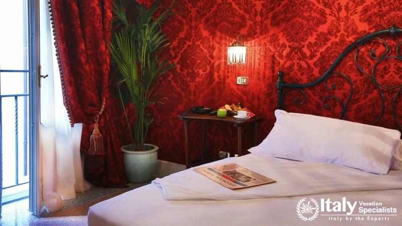 Excellent Bedroom in Hotel Locarno