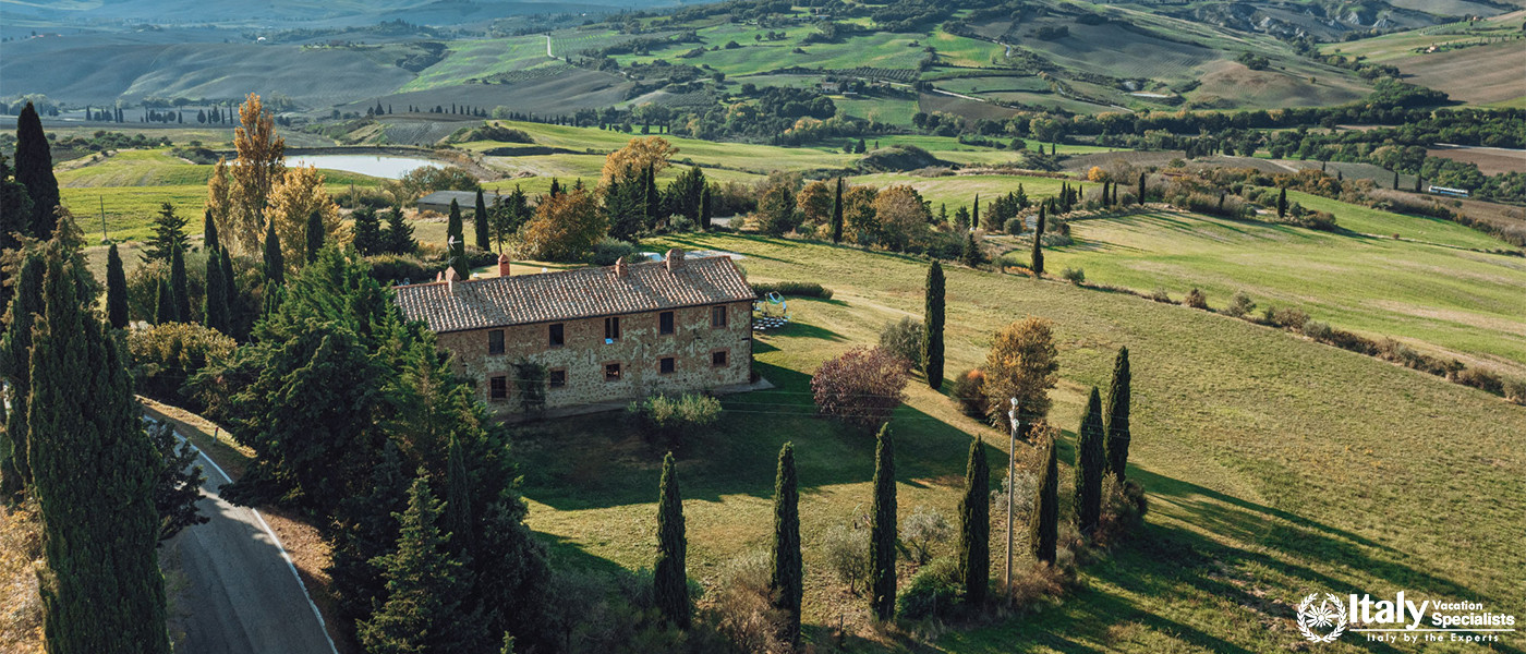 Villa Antico Pozzo, Surrounded by Tuscany’s rolling hills and lush greenery.
