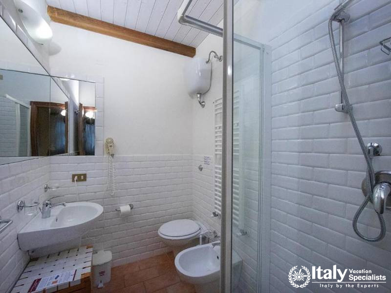 Modern Bathroom with Shower at La Dimora del Gazebo in San Gimignano, Italy