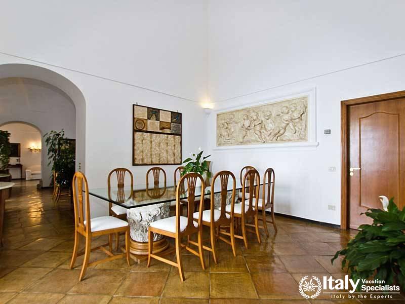 Dinning table in Villa Bideri