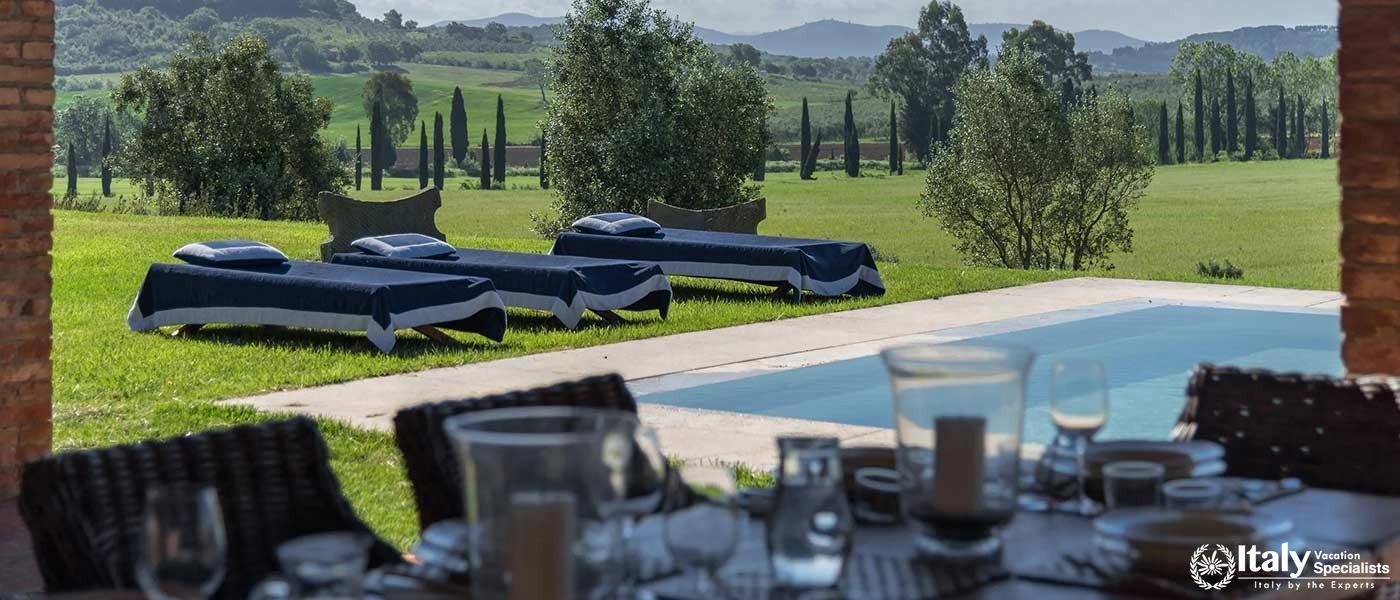 Wonderful outdoor swimming pool with view in Maremma 